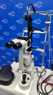 Zeiss VisuLas 690S YAG Laser Slit Lamp on Table - 2