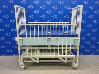 Arjo Huntleigh 31300E/LX Electric Infant Cot