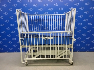 Arjo Huntleigh 31300E/L Electric Infant Cot