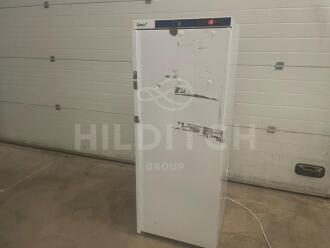 LEC PE907 Upright Refrigerator