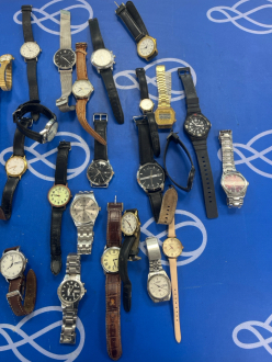 Quantity of Analogue Watches - 2