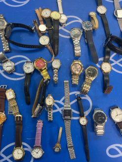 Quantity of Analogue Watches - 3