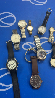 Quantity of Analogue Watches - 4