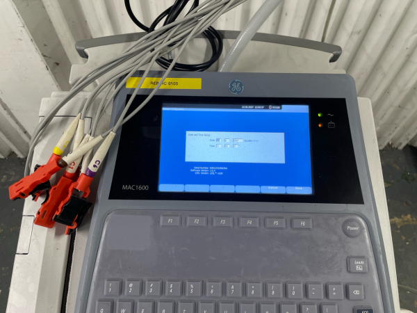 GE MAC1600 ECG Recorder on Rollstand