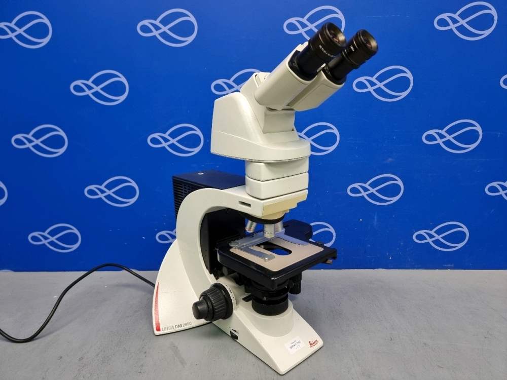 Leica DM2000 Benchtop Microscope