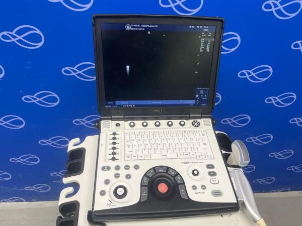 GE Logiq e R8 Portable Ultrasound on Rollstand