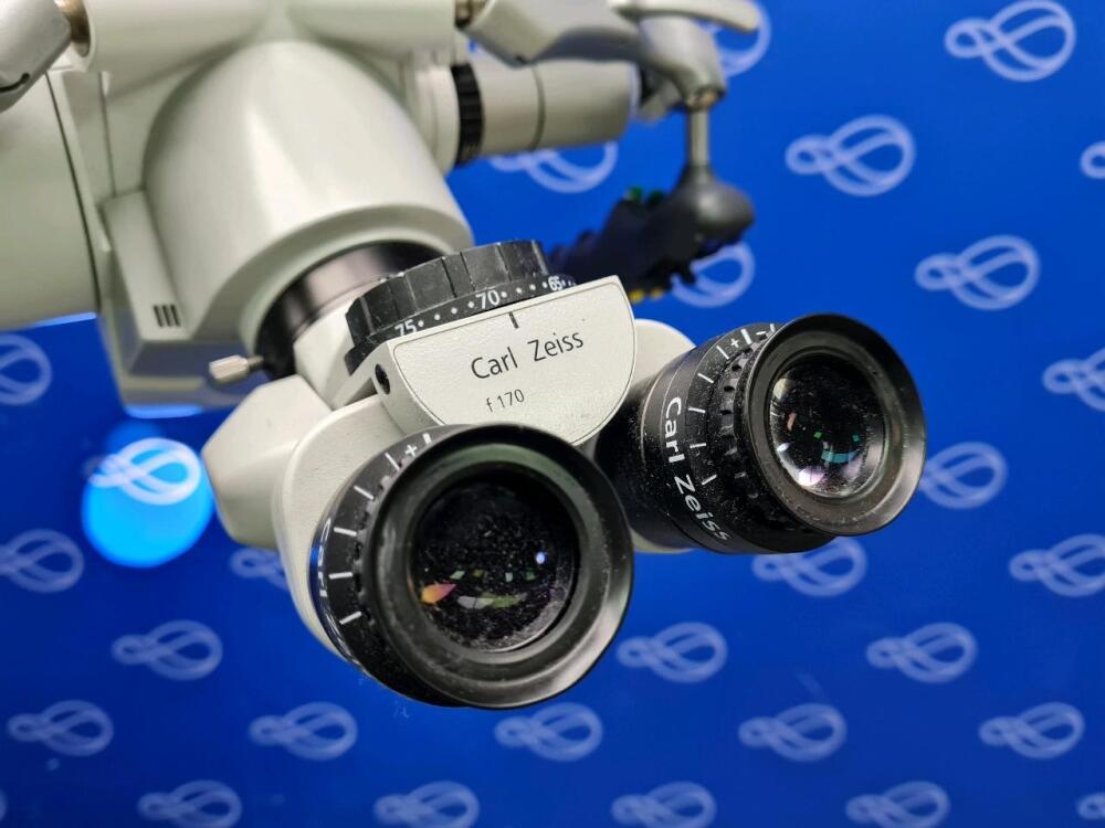 Zeiss OPMI Pentero Operating Microscope