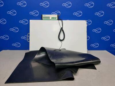 Marsden V-150 Scale with 2 x Rubber Mat