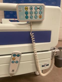 Huntleigh Enterprise 5000 Electric Patient Bed - 2