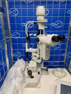 Topcon DC4 Slit Lamp with Table - 2
