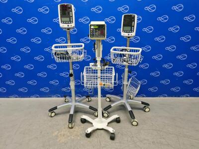 2 x Mindray VS-800 Vital Signs Monitor and 1 x Criticare 506 Spo2 ComfortCuff Patient Monitor