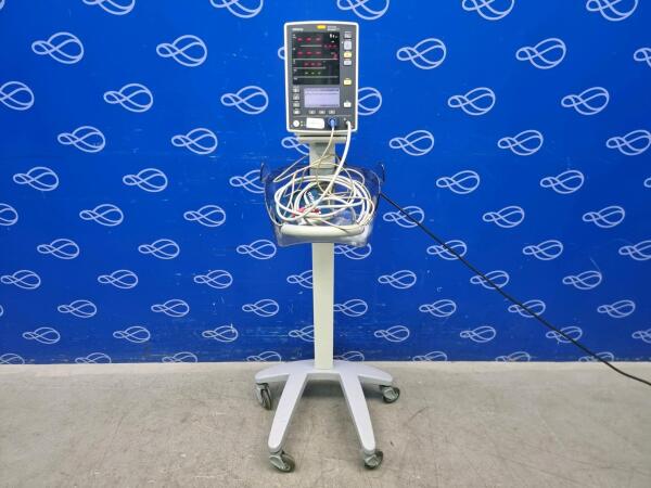 Mindray Datascope Accutorr V Vital Signs Monitor on Rollstand