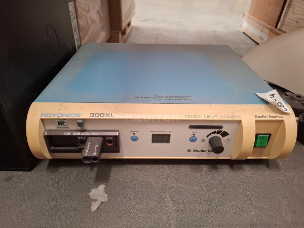 Dyonics 300XL Light Source