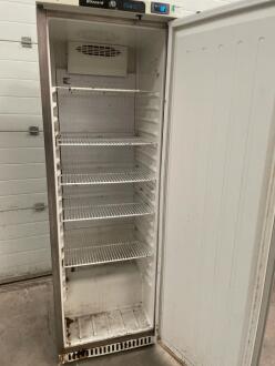 Blizzard H400SS Blue Line Chill SS Upright Refrigerator - 3
