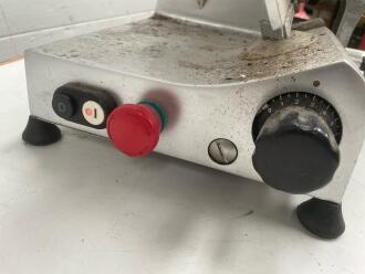 Linda Lewis F250E Slicer - 2
