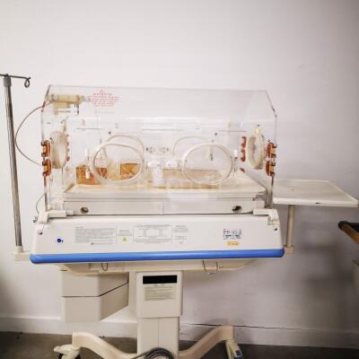 Draeger Isolette C2000 Incubator