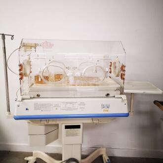 Draeger Isolette C2000 Incubator