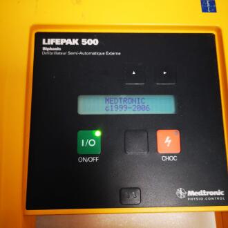 2x Medtronic Lifepak 500 Defibrillators - 8