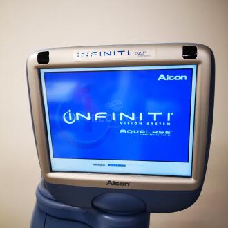 Alcon Inifiniti Vision Phaco System - 2