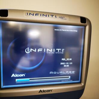 Alcon Inifiniti Vision Phaco System - 7