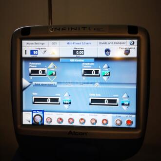 Alcon Inifiniti Vision Phaco System - 10