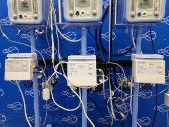 3 x Fisher & Paykel MR850AEK Respiratory Humidifier & Viasys/CareFusion Infant Flow SiPAP on Dripstand - 2