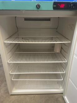 LEC PSR151UK Under Counter Refrigerator - 2
