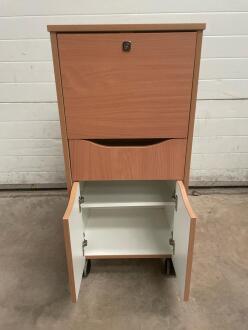 6 x Unbranded Bedside Cabinets (as new) - 2