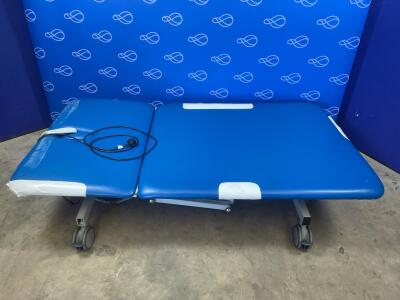 Plinth 2000 40 Series 2-Section Bariatric Electric Couch