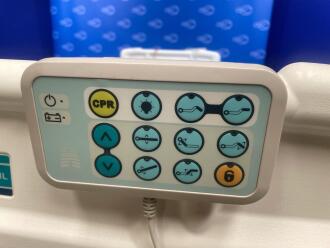 1 x Huntleigh Enterprise 5000 & 1 x Sidhil Innov8 Electric Patient Beds - 3