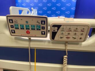 1 x Huntleigh Enterprise 5000 & 1 x Sidhil Innov8 Electric Patient Beds - 2