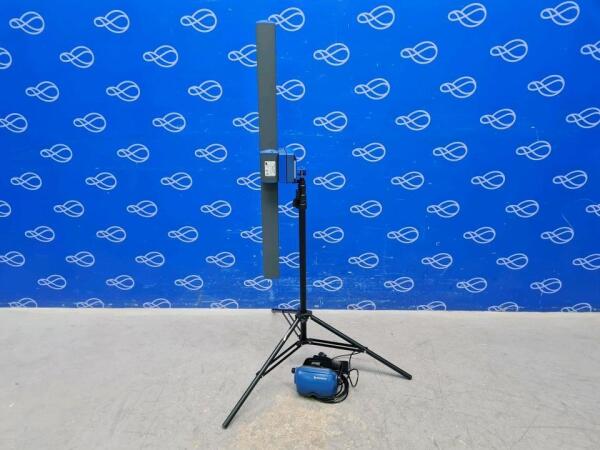 Otometrics LB-200 Light Bar on Impact LS-8A Tripod with Otometrics 8-62-36930 Testing Goggles