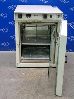 LEEC GA155 CO2 Incubator - 2