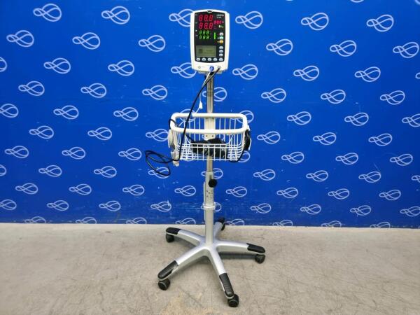 Mindray VS-800 Vital Signs Monitor on Rollstand
