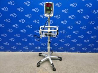 Mindray VS-800 Vital Signs Monitor on Rollstand