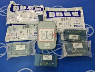 Quantity of Philips Heartstart Smart Pads II and Philips M5070A Batteries - 2