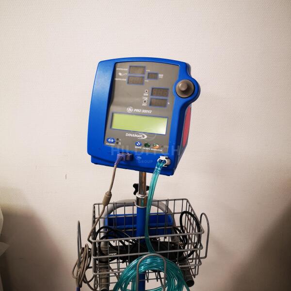 GE Dinamap PRO 300V2 Blood Pressure Monitor/Pulse Oximeter