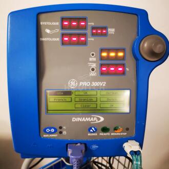 GE Dinamap PRO 300V2 Blood Pressure Monitor/Pulse Oximeter - 5