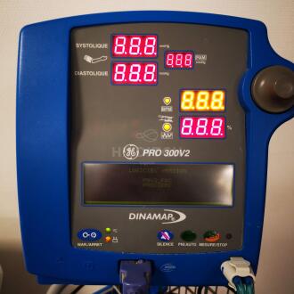 GE Dinamap PRO 300V2 Blood Pressure Monitor/Pulse Oximeter - 6