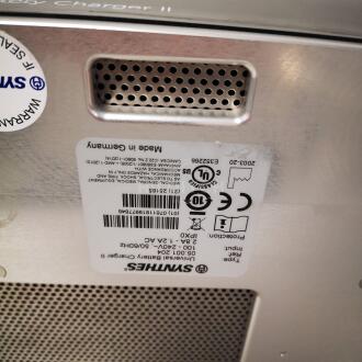 Synthes Universal Battery Charger II - 8