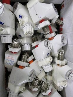 Quantity of Therapy Equipment Oxygen Regulator/Flowmeters, Vacuum Regulators, GCE Medicare MediSelect II, Oxilitre Oxygen Regulators, - 2