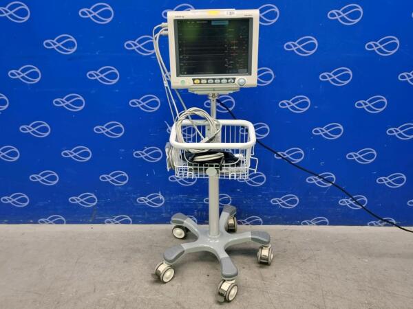Mindray iPM-9800 Patient Monitor on Rollstand