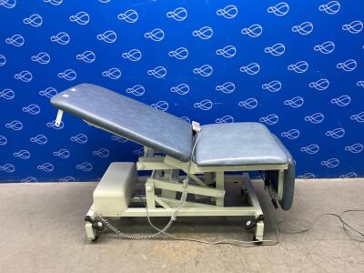 Huntleigh Akron Electric Couch