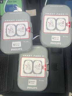 3 x Philips Heartstart FRx - 3