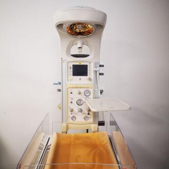 GE Giraffe Infant Resuscitation Table