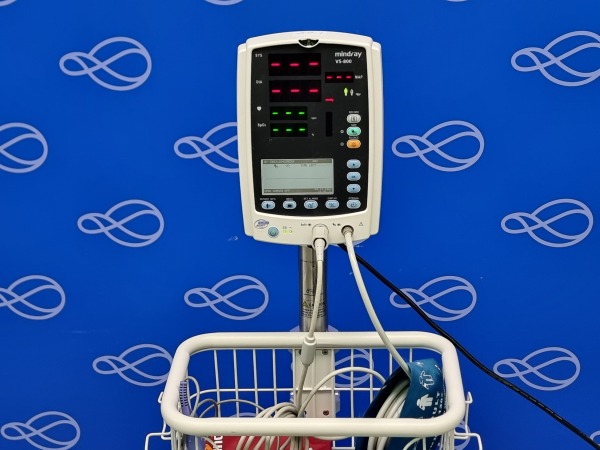 Mindray VS-800 Vital Signs Monitor on Rollstand